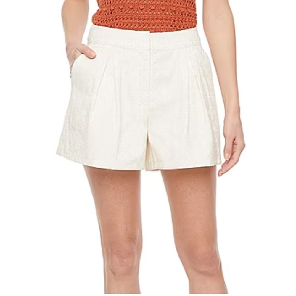 RYEGRASS Ivory Textured Pleated Shorts | Plus Size 16/4”